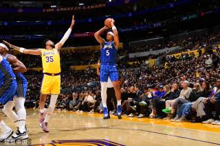 色的防守反 色的防守反