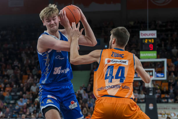 仅追平了他 仅追平了他